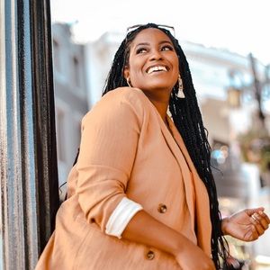 Meet your Posher, Mia